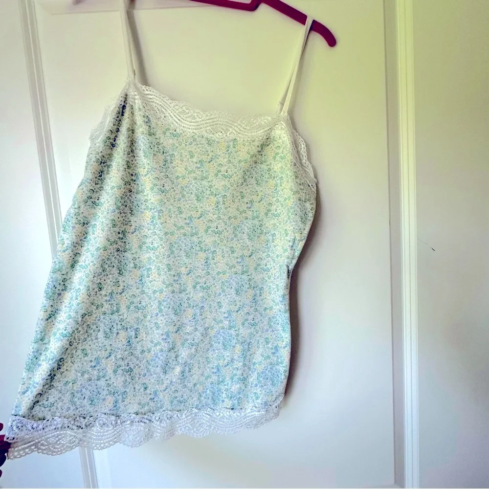 Ann Taylor Camisole / Cami in Pastel Floral Pattern, Medium